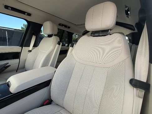 Used 2026 Land Rover Range Rover SE AWD/4WD image 9