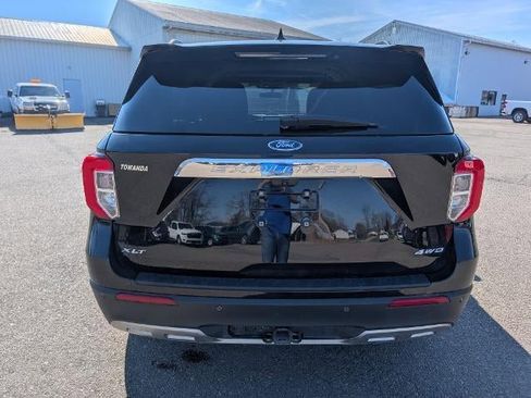 Used 2023 Ford Explorer XLT w/ Equipment Group 202A image 5