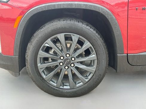 Used 2023 Chevrolet Traverse RS FWD image 32