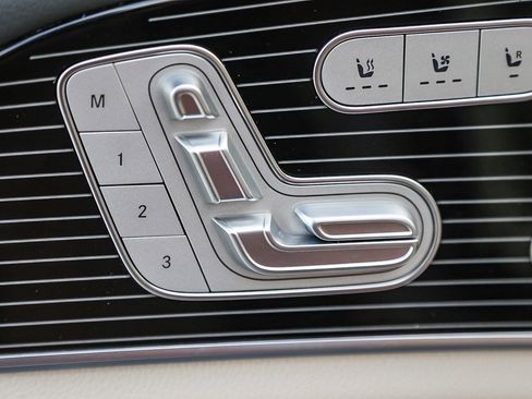 Used 2024 Mercedes-Benz GLS 580 4MATIC image 19