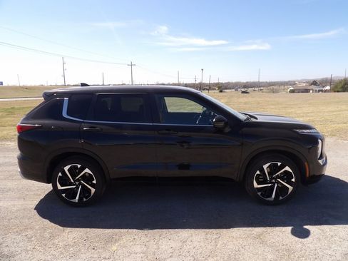 Used 2024 Mitsubishi Outlander SE image 5