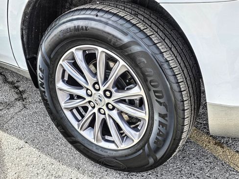 Used 2024 Buick Enclave Premium image 10