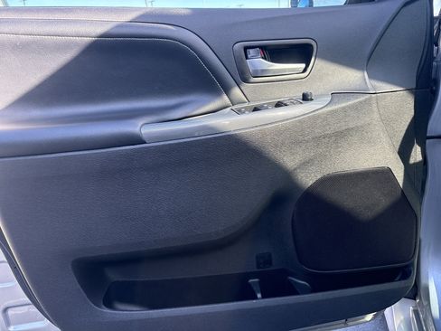 Used 2017 Toyota Sienna SE Premium image 15