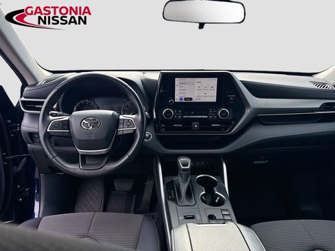 Used 2023 Toyota Highlander LE FWD image 27