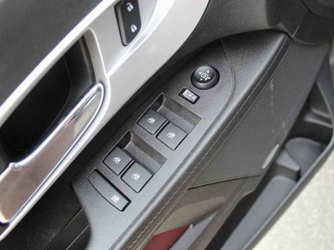 Used 2017 Chevrolet Equinox LT FWD image 12