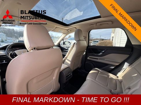 Used 2022 Lincoln Corsair AWD w/ Premium Package image 21