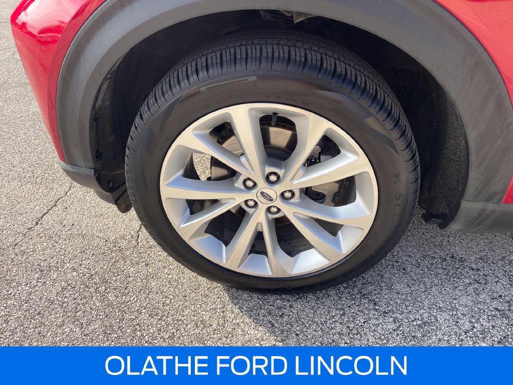 Certified 2024 Ford Explorer Platinum w/ Technology Package AWD/4WD image 30