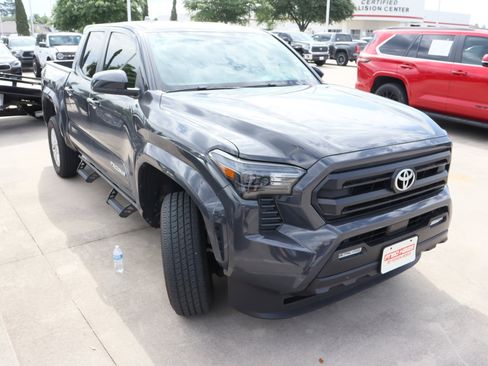 Used 2025 Toyota Tacoma SR5 image 2