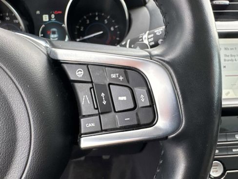 Used 2020 Jaguar F-PACE Prestige image 33