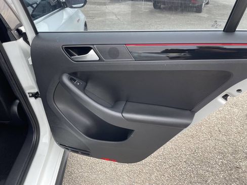 Used 2017 Volkswagen Jetta GLI image 18