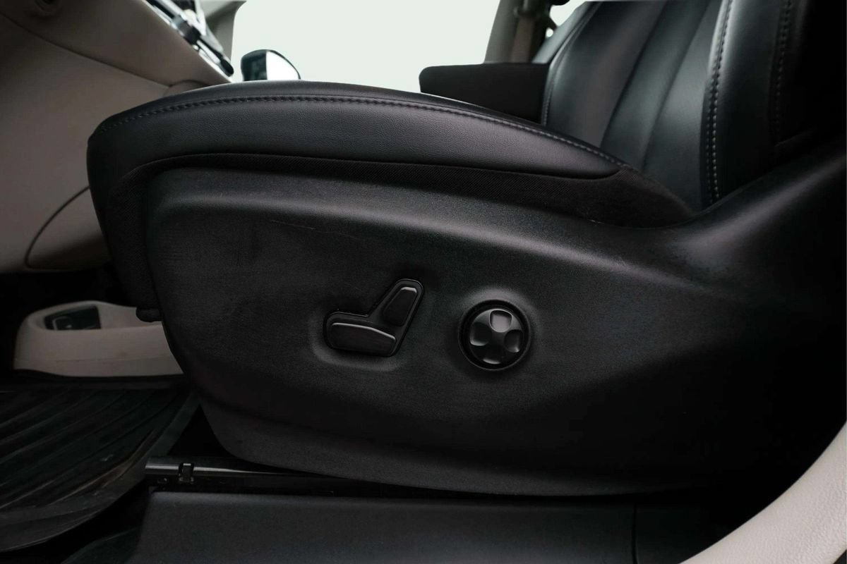 Used 2024 Chrysler Pacifica Limited FWD image 18