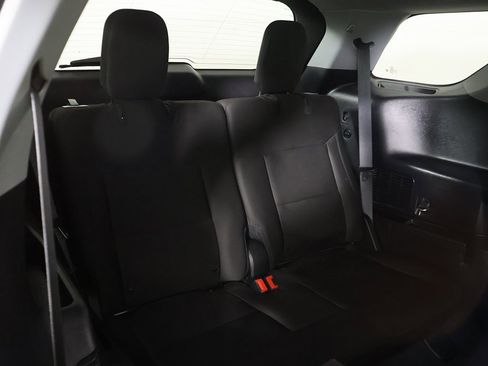 Used 2022 Ford Explorer XLT image 30