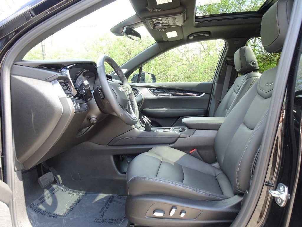 Certified 2025 Cadillac XT6 Premium Luxury AWD/4WD image 7
