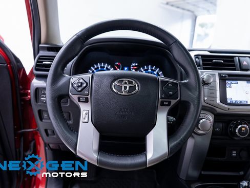 Used 2018 Toyota 4Runner SR5 Premium image 18