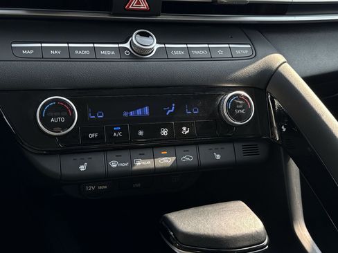 Certified 2025 Hyundai Elantra SEL FWD image 21