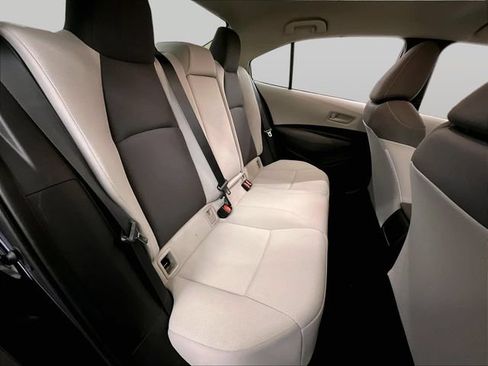 Used 2022 Toyota Corolla LE FWD image 26