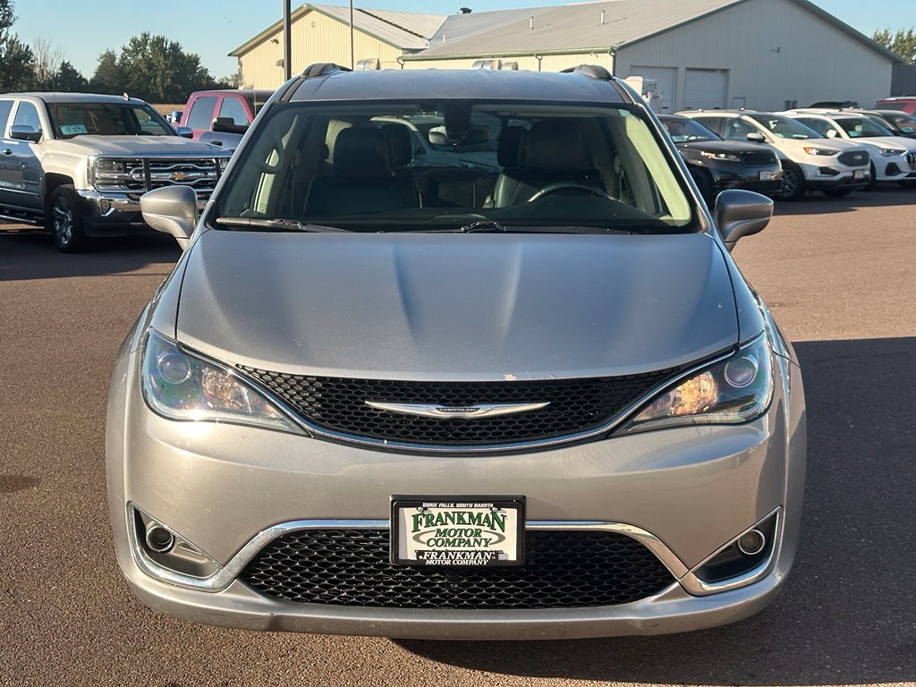 Used 2017 Chrysler Pacifica Touring-L FWD image 36