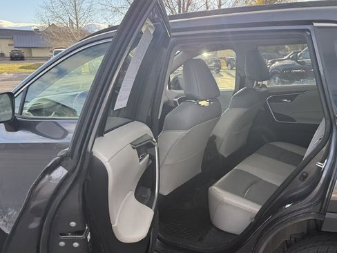 Used 2019 Toyota RAV4 XLE Premium image 4