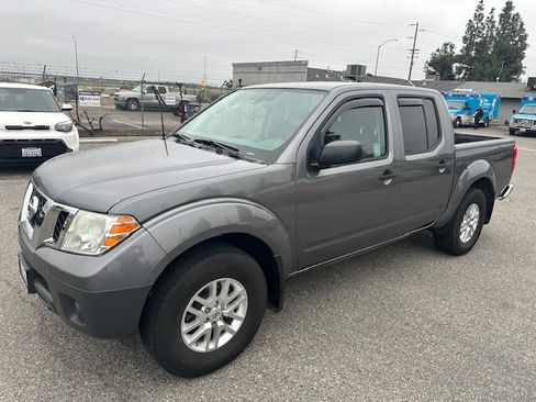 Used 2019 Nissan Frontier SV image 1