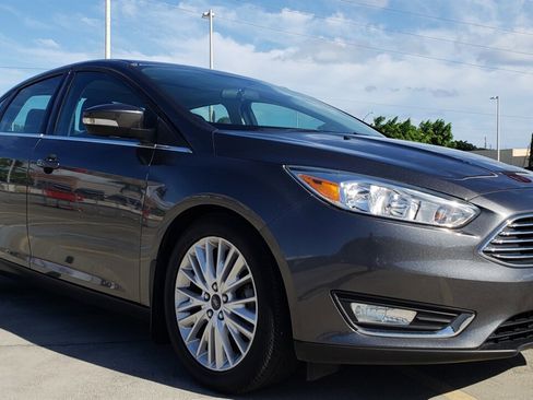 Used 2016 Ford Focus Titanium w/ Exterior Protection Package FWD image 4
