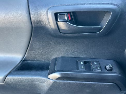 Used 2019 Toyota Tacoma 2WD Access Cab image 11