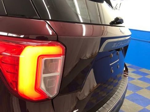 Certified 2022 Ford Explorer XLT w/ Equipment Group 202A image 10