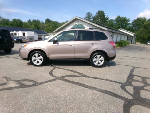 Used 2016 Subaru Forester 2.5i Premium w/ All-Weather Package image 4