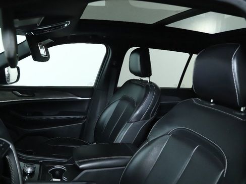 Used 2024 Jeep Grand Cherokee L Limited w/ Luxury Tech Group II image 21