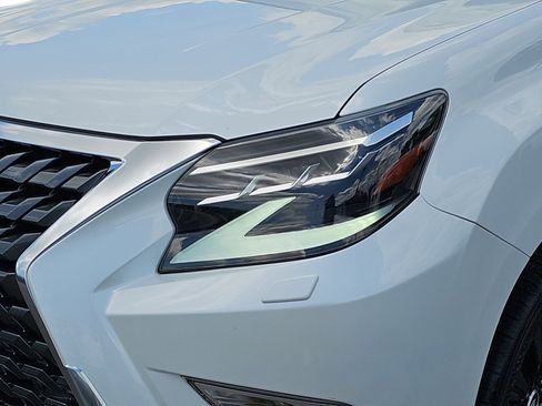 Used 2021 Lexus GX 460 Luxury w/ Sport Design Package AWD/4WD image 29