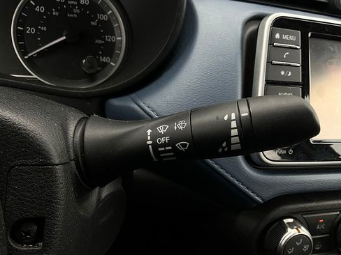 Used 2025 Nissan Versa SV image 32