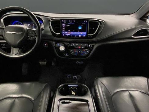 Used 2021 Chrysler Pacifica Touring-L w/ S Appearance Package FWD image 11