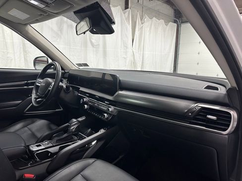 Used 2025 Kia Telluride S image 60