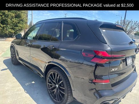 Used 2026 BMW X5 xDrive40i w/ M Sport Package AWD/4WD image 3