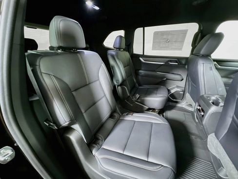 New 2026 GMC Acadia Elevation w/ Elevation Premium Package AWD/4WD image 23