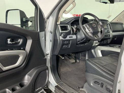 Used 2017 Nissan Titan PRO-4X image 22