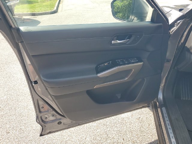 Certified 2024 Nissan Pathfinder Platinum w/ Cargo Package FWD image 27