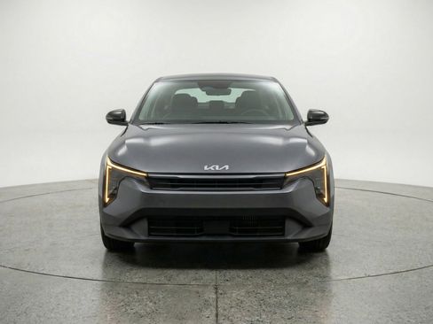 Used 2025 Kia K4 LXS FWD image 2