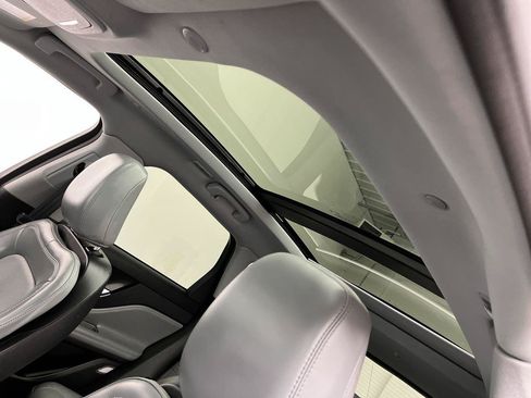 Used 2022 Lincoln Corsair AWD w/ Premium Package image 7