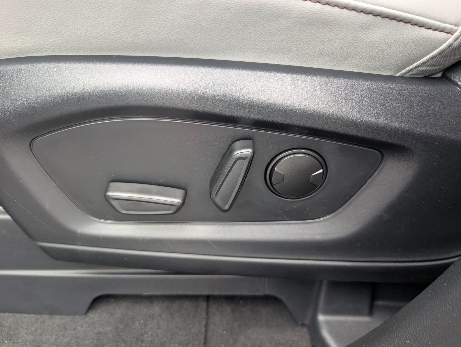 New 2027 Ford Explorer Active w/ Active Comfort Package RWD image 16