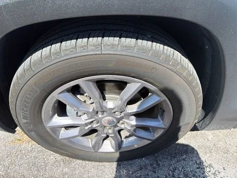 Used 2022 GMC Terrain SLT w/ Infotainment Package II FWD image 4