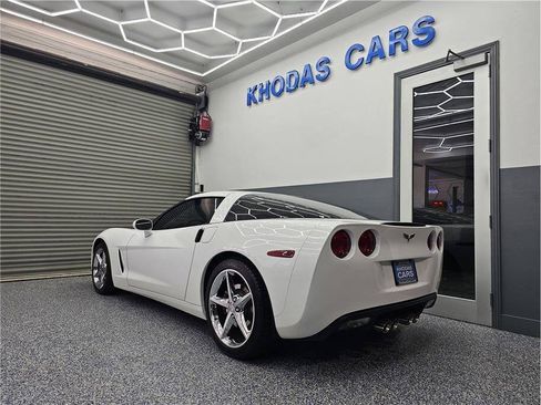 Used 2011 Chevrolet Corvette Coupe w/ Preferred Equipment Group RWD image 3