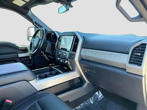 Used 2022 Ford F250 Lariat w/ Black Appearance Package image 13
