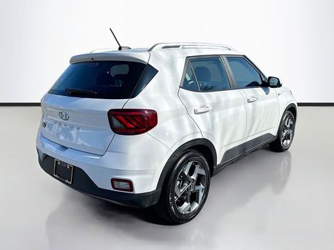 Used 2025 Hyundai Venue SEL image 7