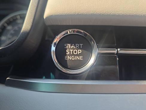 New 2025 Mitsubishi Outlander SE image 23