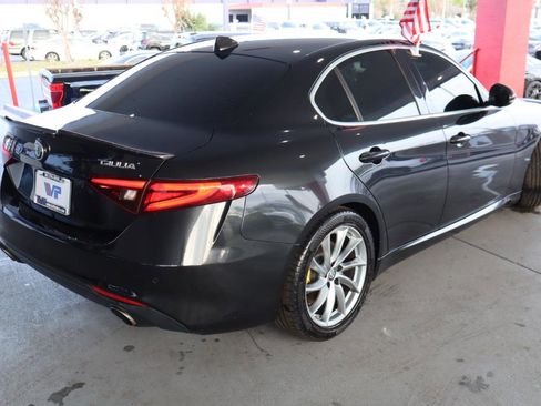 Used 2017 Alfa Romeo Giulia image 5