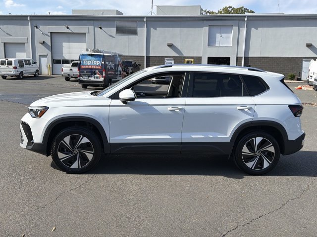 Used 2025 Volkswagen Taos SE AWD/4WD image 10
