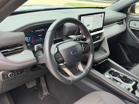 Used 2025 Ford Explorer ST-Line w/ ST-Line Street Pack image 17