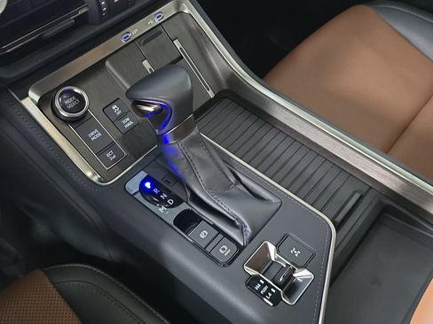 Used 2024 Lexus GX 550 w/ Accessory Package (2T) AWD/4WD image 20