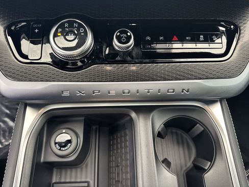 New 2025 Ford Expedition Max Platinum w/ Stealth Performance Package image 34