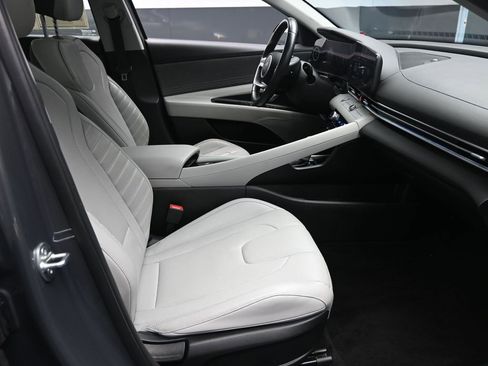 Used 2024 Hyundai Elantra Limited image 24